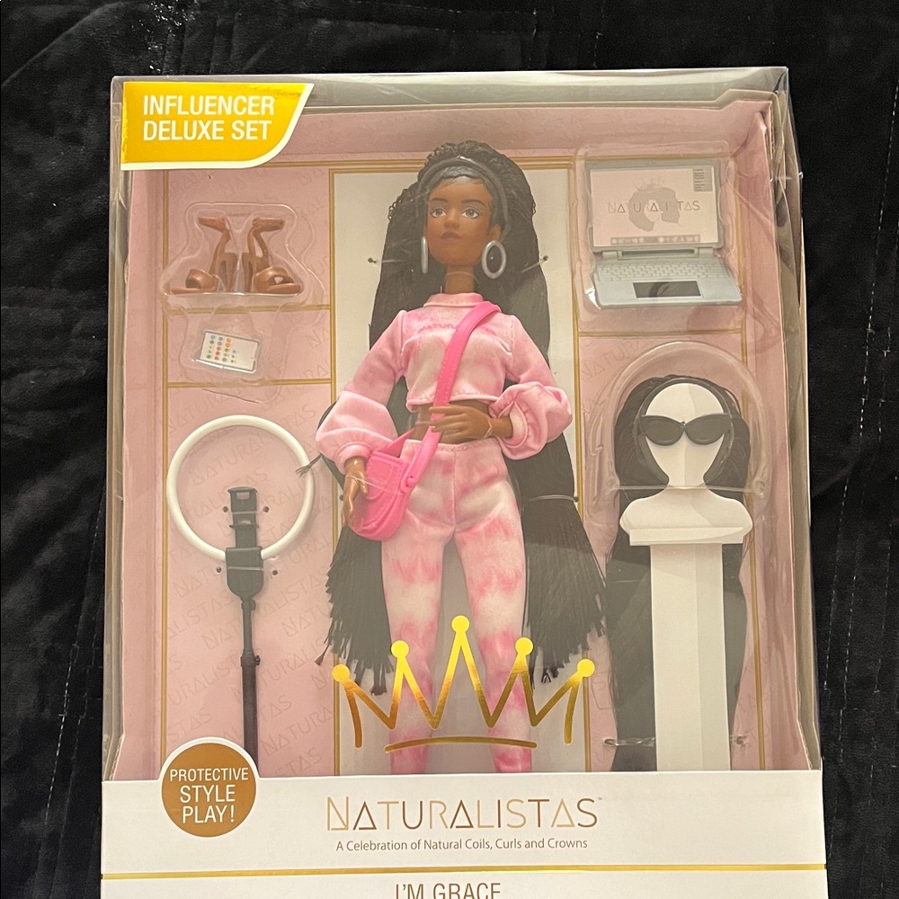Influencer Deluxe Set Doll - Pink Outfit